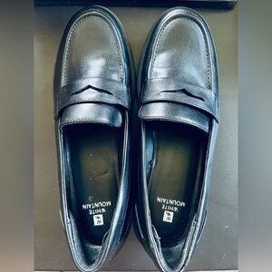Women’s White Mountain Penny Loafers (size 9)